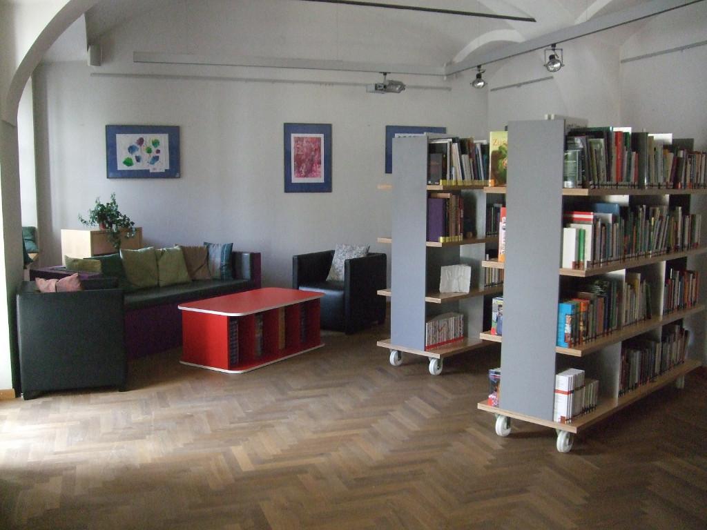 Innenansicht Bibliothek Fehring